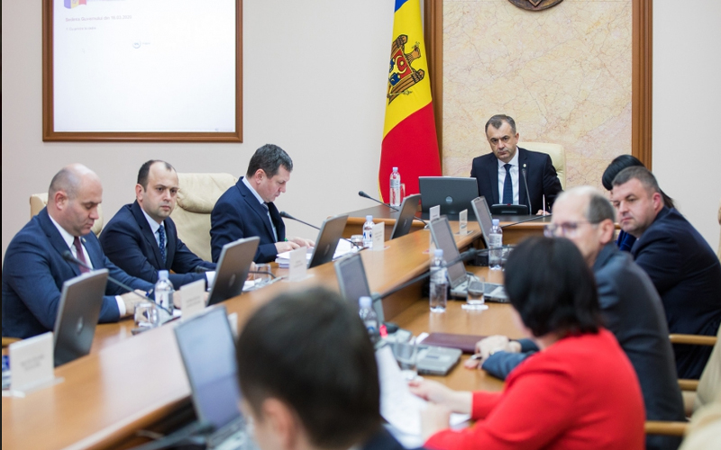 Mai mulți membri ai Guvernului s-au testat astăzi la COVID-19 fără să aibă semnele infecției. Ce spun specialiștii despre eficiența acestei testări