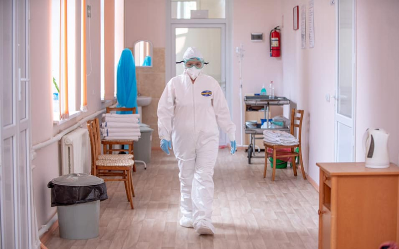 Și brusc, toată lumea și-a amintit de medici. „Este ca și cum ne-au trimis la război, dar numai cu bastoane în mână”