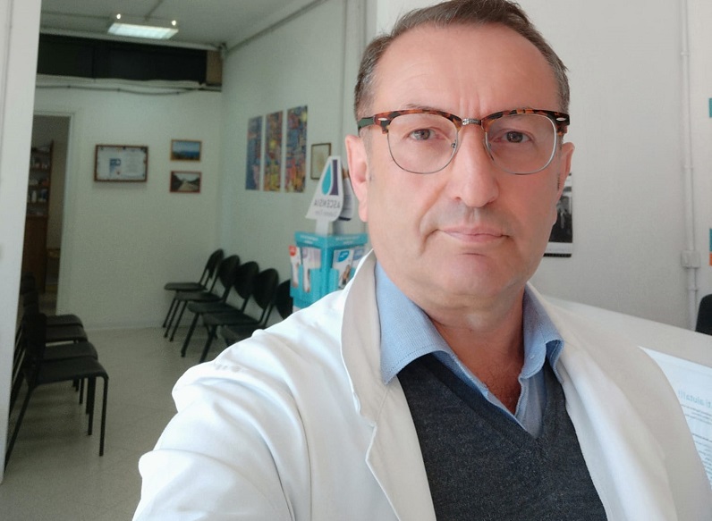 „Domnilor mari manageri, îndreptați coloana vertebrală. Păstrați personalul sanitar ca pe ochii din cap, chiar și cu prețul demisiei de onoare. Caravana voastră sumbră se mișcă sub efectul mirajelor”