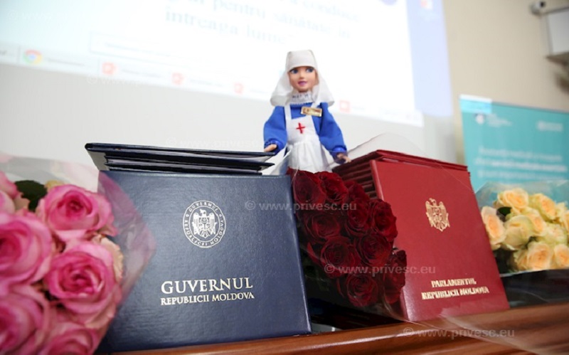 De ziua lor profesională, asistenții medicali din Moldova s-au ales cu multe laude de la autorități. Ce își doresc, de fapt, să se schimbe în munca lor de zi cu zi