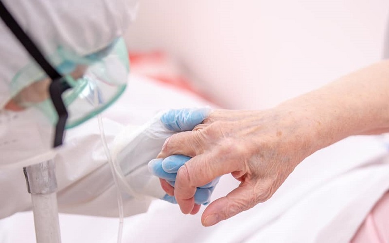 Încă doi medici și o asistentă au fost răpuși de Covid-19