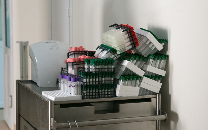 322 de persoane confirmate pozitiv la Covid-19. Peste 14 mii de cazuri sunt active, iar 50 de pacienți sunt conectați la aparatele de respirație artificială