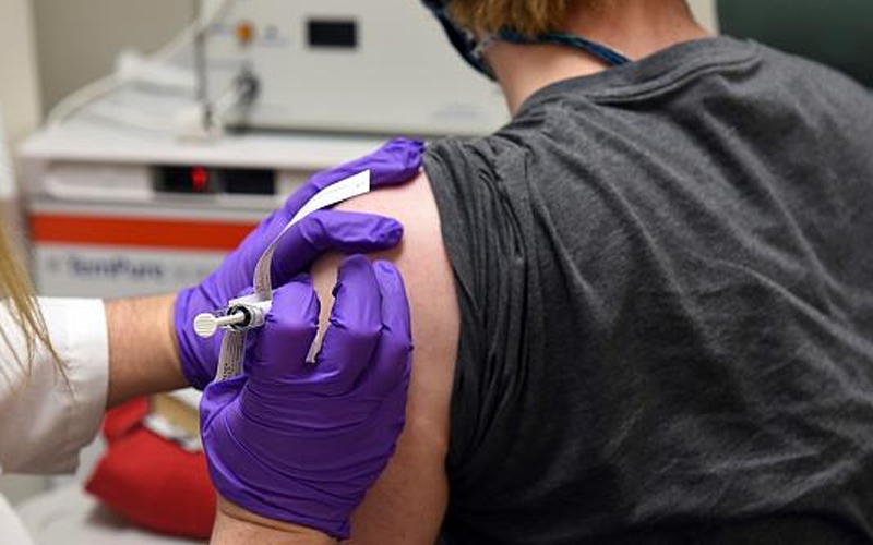 Первая вакцина от нового коронавируса разработана американской компанией Pfizer. Насколько она эффективна и надежна, и почему необходимо набраться терпения и соблюдать осторожность