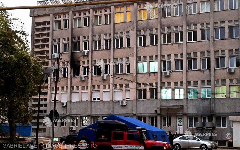 Incediul soldat cu 10 morți la spitalul din Piatra-Neamț: secția ATI a fost relocată, din cauza unui flux prea mare de pacienți. Focul s-a extins rapid de pe echipamentele de protecție ale medicilor