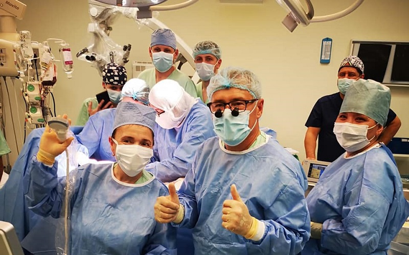 Un băiețel de doar 2 ani și 8 luni a primit o bucată de ficat de la mama lui. Cine a efectuat operația și cum se simte micuțul