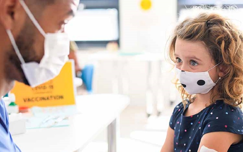 Vaccinurile anti-COVID-19 pentru copii: doze, posibile reacții adverse, raport risc-beneficiu. Ce arată ultimele date statistice