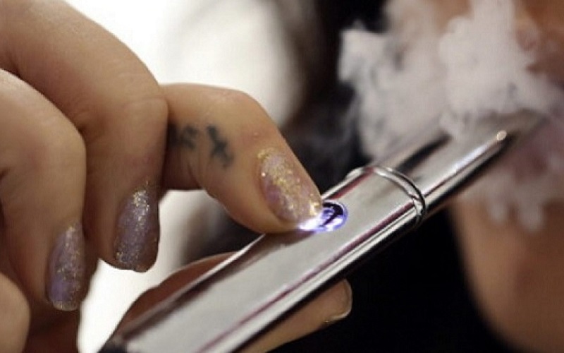 Nu te lăsa prins în capcană. Țigările electronice provoacă dependență și îți pot provoca boli de inimă, cancer și tulburări de durată