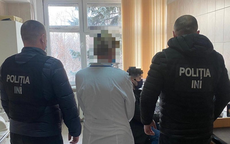 Precizare PCCOCS privind falsificarea certificatelor antiCovid: vicedirectorul și asistenții medicali suspectați sunt de la AMT Râșcani, nu de la Spitalul Municipal Sf.Treime