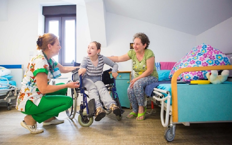 Cum funcționează îngrijirile paliative în România. Lecții de învățat și greșeli de evitat pentru Republica Moldova