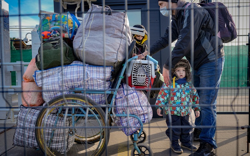 Ministerul Sănătății a cerut instituțiilor medicale să-și extindă stocurile de medicamente și dispozitive la o perioadă de 90 de zile. Refugiații vor primi asistență medicală gratuită