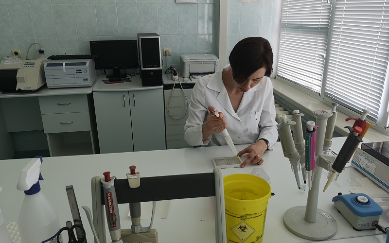 În Moldova nu se mai fac cercetări științifice în infecțiile respiratorii acute. Unicul laborator din țară a fost închis, din lipsă de finanțare. „Suntem săraci, pentru că suntem proști sau invers?”  