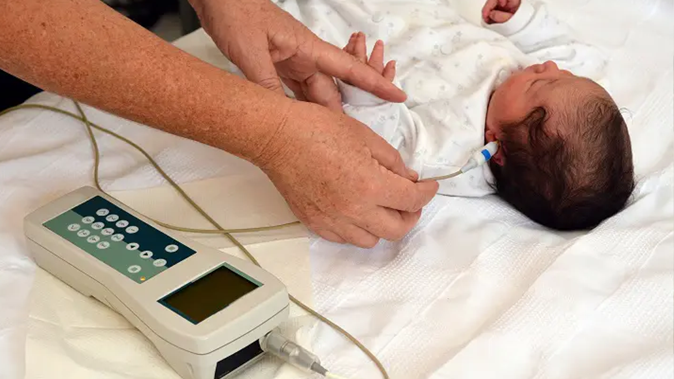 Moldova introduce screening audiologic gratuit pentru toți nou-născuții