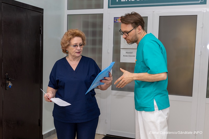 Ministerul Sănătății a găsit soluția la criza medicilor: îi trimite pentru 5 ani în sate în loc de 3 și crește indemnizația de tânăr specialist