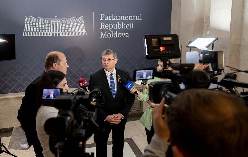 Scrisoare deschisă: Medici și experți în Sănătate solicită Parlamentului să nu susțină proiectul de lege care apără interesele unui gigant mondial din industria tutunului