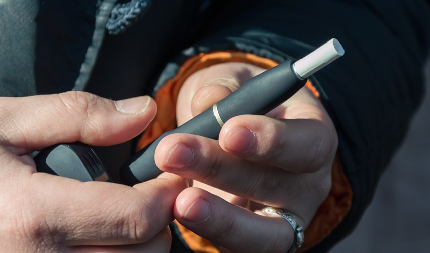 Guvernele alimentează profiturile industriei tutunului prin accize mici pentru produsele din tutun încălzit