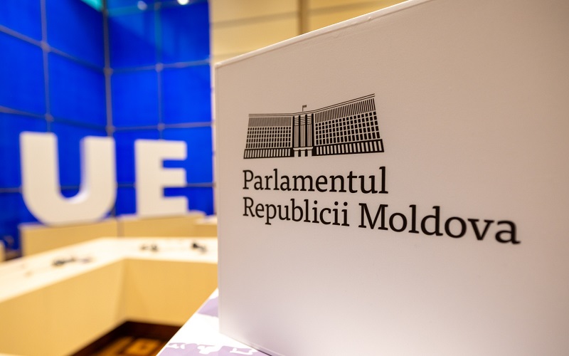 Când regulile rămân pe hârtie. De la Bruxelles la Chișinău, lupta pentru limitarea influenței industriei tutunului se joacă diferit, dar cu efecte similare 