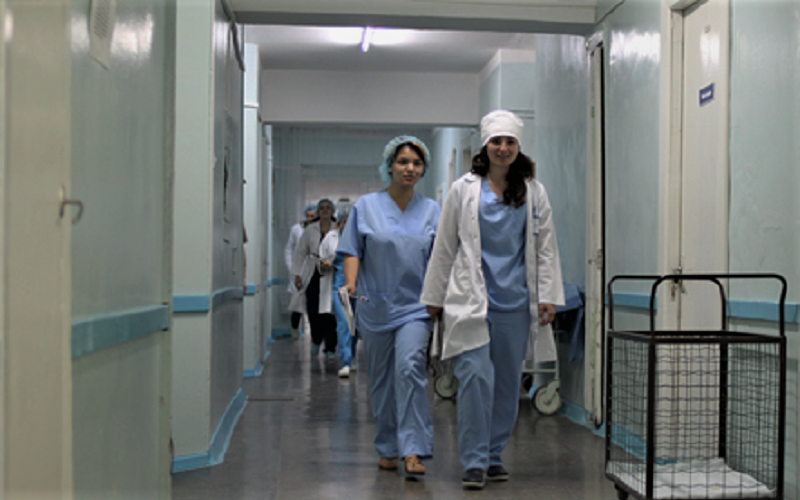Guvernul recunoaște deficitul de doctori din sectorul sănătății și cheamă migranții să ocupe posturile vacante, neacoperite de specialiștii moldoveni