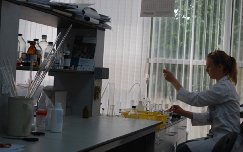 În Moldova nu va mai fi verificată materia primă din care se produc medicamentele. Ce riscuri există