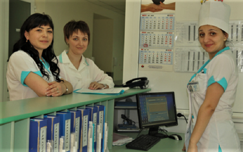 Studenții la Medicină au semnat contracte noi prin care se obligă să întoarcă banii pentru studii și bursa, dacă nu se vor angaja în sistem, după repartizare