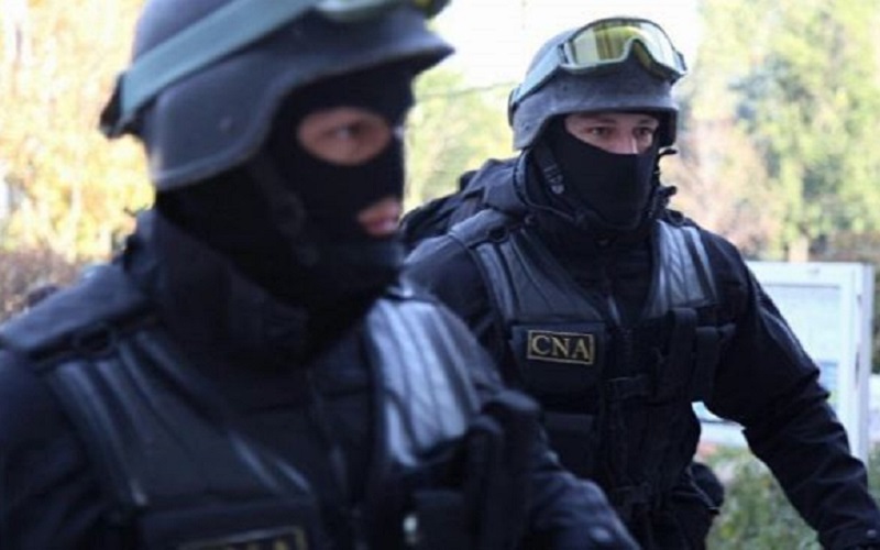 Centrul de Sănătate Publică Chișinău, parte a ANSP, luat cu asalt de ofițerii CNA și procurori. 9 persoane au fost reținute