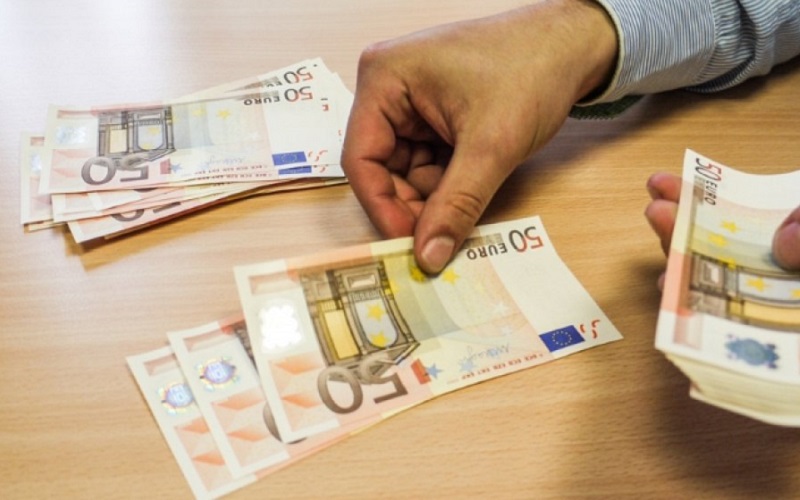 Salariu unui medic în sistemul privat depășește 2 mii de euro peste Prut
