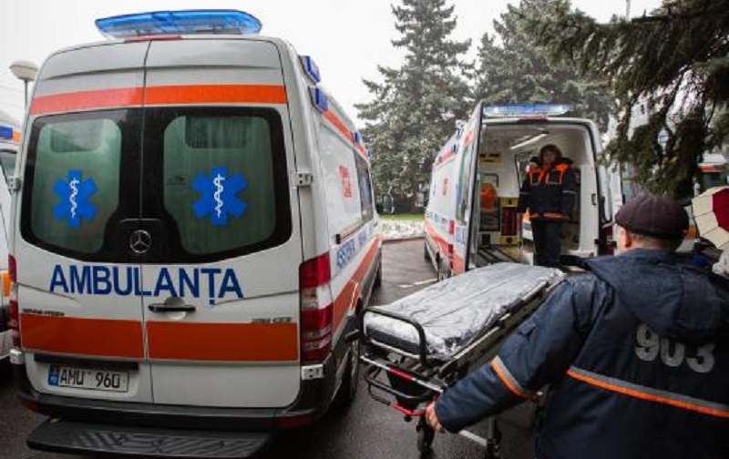 Pacienta cu COVID-2019 a fost dusă cu o ambulanță obișnuită, mai întâi la Urgență, apoi la Spitalul Clinic Republican. „Nu avem izolete”