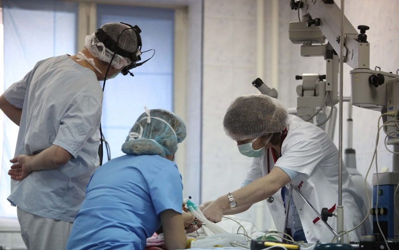 Medicii de la SCR: nu avem ecrane de protecție și măști suficiente. Chiar și așa, sunt gata să lucreze, numai să nu-și pună familiile în pericol. „Să ne dea un hotel unde să dormim”