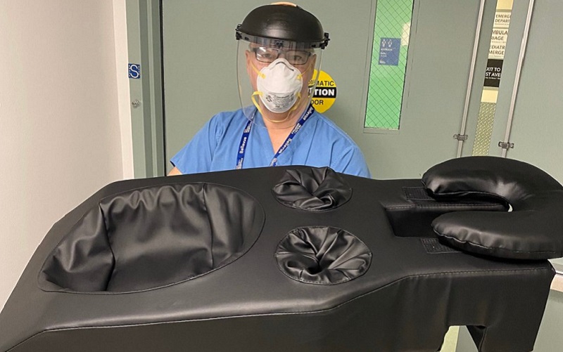 Nu-și mai sedează pacienții și nu-i intubează, dacă nu e strict necesar. Tehnica proning și saltelele pentru gravide par să ajute. Medicii povestesc ce soluții găsesc pentru a salva pacienții