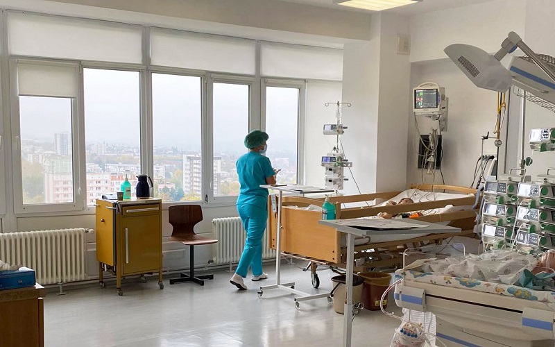 Pentru că bani nu sunt și la toți ni-i greu, statul va plăti din nou doar 1.600 de lei pentru o persoană asigurată. Noi, restul – de cel puțin trei ori mai mult