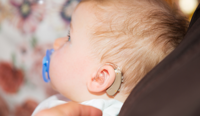 Premieră medicală. Cel mai mic copil care a primit un implant cohlear